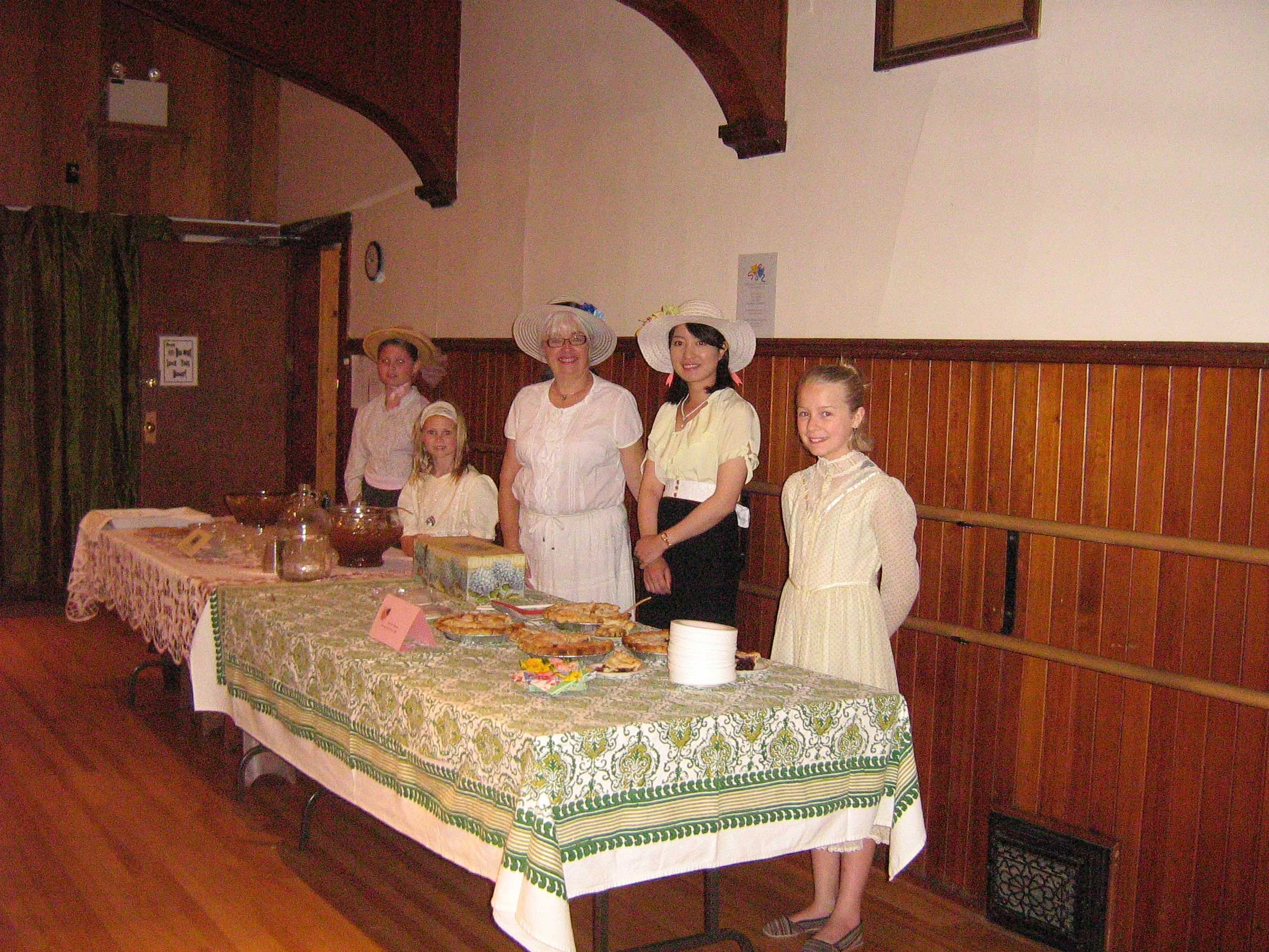 Volunteers Emily, Abby, Marie, Harue & Anabel